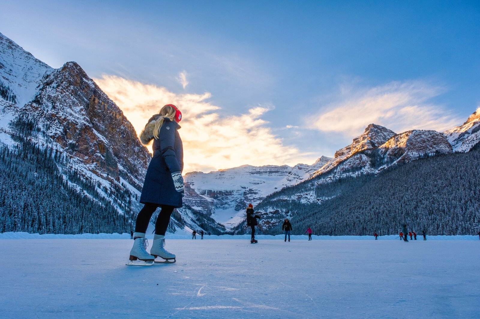 Lake-Louise-Ice-Skating-10-2048×1365